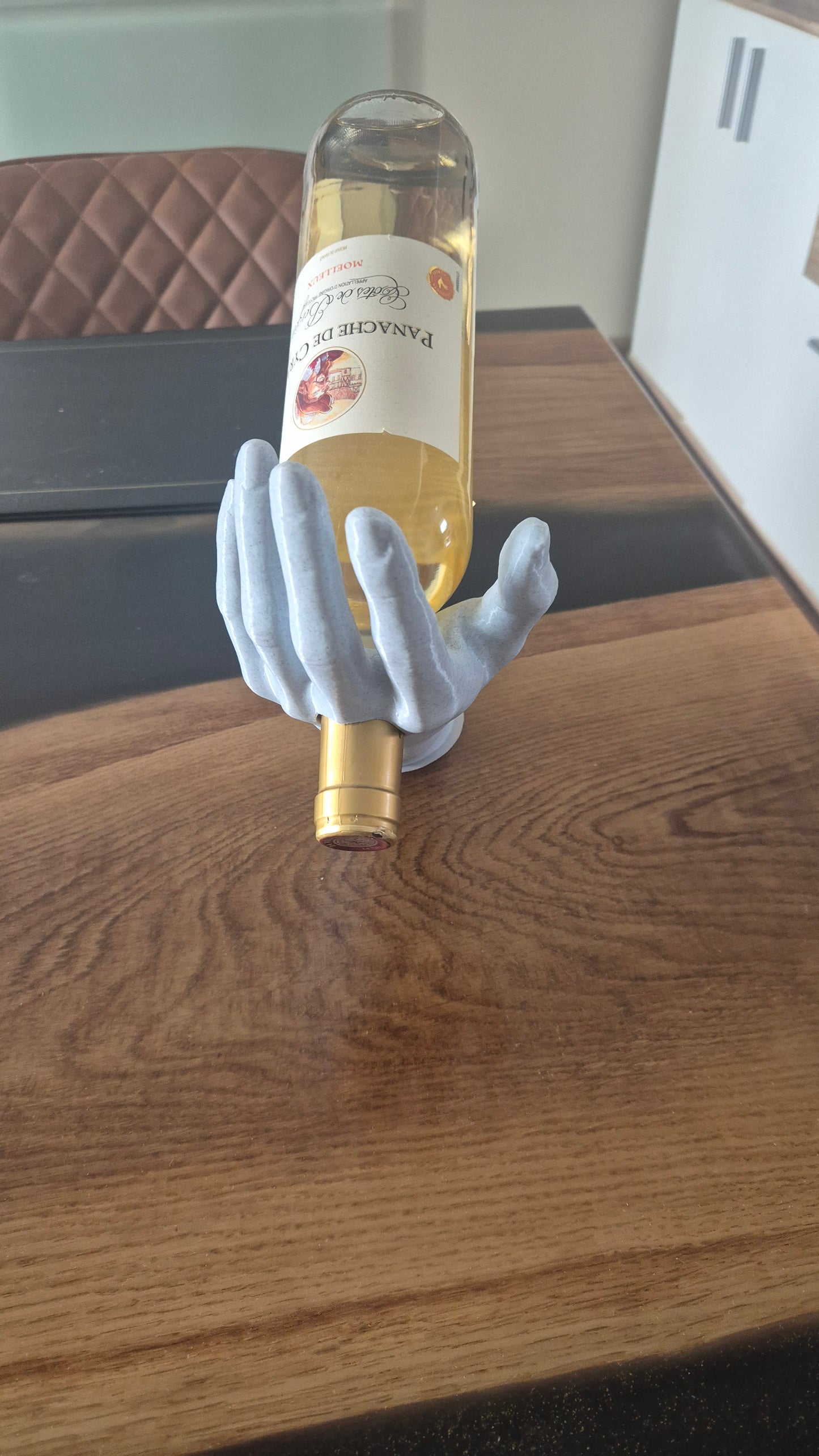 3D-gedruckter Weinflaschenhalter – Hand-Design